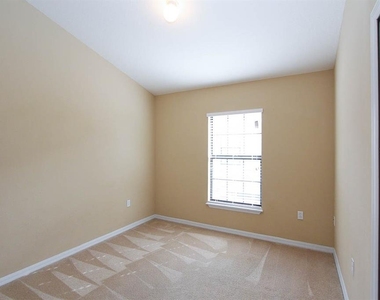 16515 Kingletridge Avenue - Photo Thumbnail 7