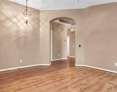 9918 Hartwell Bridge Circle - Photo Thumbnail 4