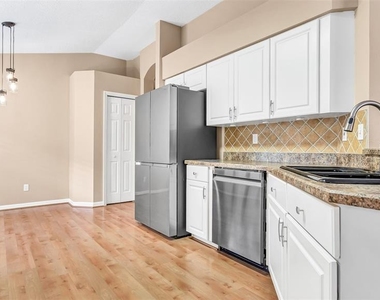 9918 Hartwell Bridge Circle - Photo Thumbnail 8