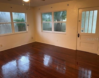 2919 Dartmouth Avenue N - Photo Thumbnail 2
