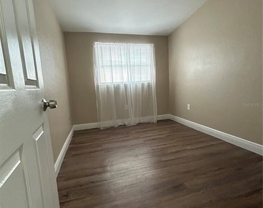 5206 S 84th Street - Photo Thumbnail 9