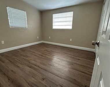 5206 S 84th Street - Photo Thumbnail 10