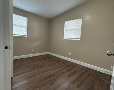 5206 S 84th Street - Photo Thumbnail 11