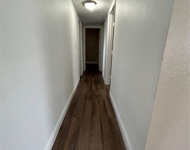 5206 S 84th Street - Photo Thumbnail 8