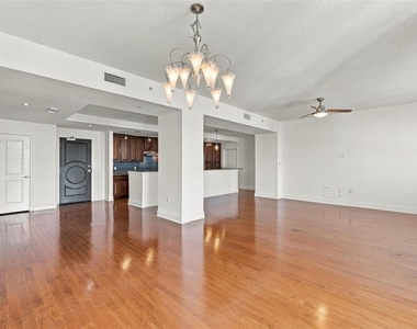 1227 E Madison Street - Photo Thumbnail 8