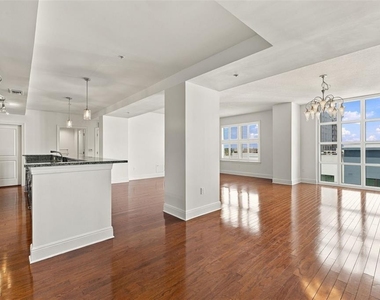 1227 E Madison Street - Photo Thumbnail 7