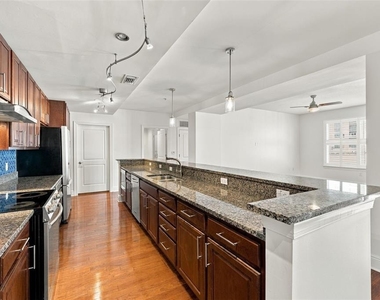 1227 E Madison Street - Photo Thumbnail 15