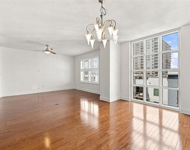 1227 E Madison Street - Photo Thumbnail 5