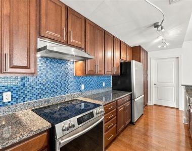 1227 E Madison Street - Photo Thumbnail 14