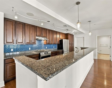 1227 E Madison Street - Photo Thumbnail 16