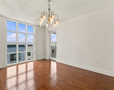 1227 E Madison Street - Photo Thumbnail 10