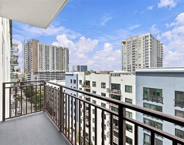 1227 E Madison Street - Photo Thumbnail 12