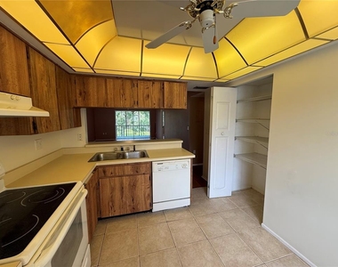 208 Cypress Court - Photo Thumbnail 8