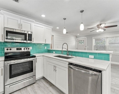 5143 Newton Avenue S - Photo Thumbnail 6