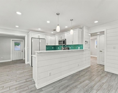 5143 Newton Avenue S - Photo Thumbnail 4