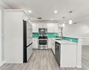 5143 Newton Avenue S - Photo Thumbnail 7