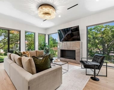 94 W Davis Blvd. - Photo Thumbnail 4