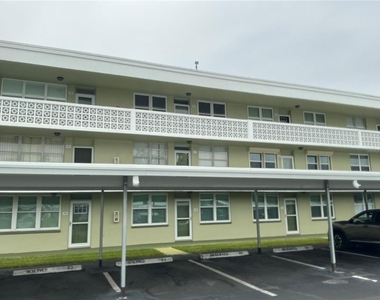 4710 Bay Street Ne - Photo Thumbnail 1