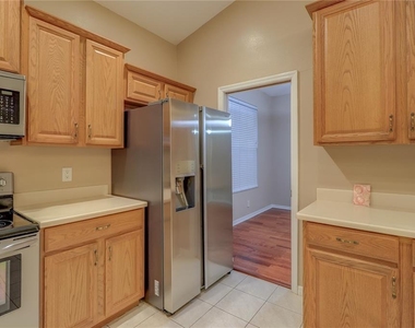 10215 Evergreen Hill Drive - Photo Thumbnail 20