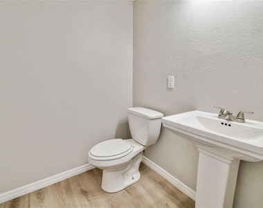726 Haven Place - Photo Thumbnail 16