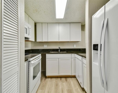 726 Haven Place - Photo Thumbnail 8