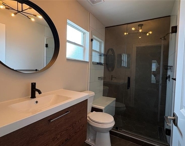 6001 N Lynn Avenue - Photo Thumbnail 18