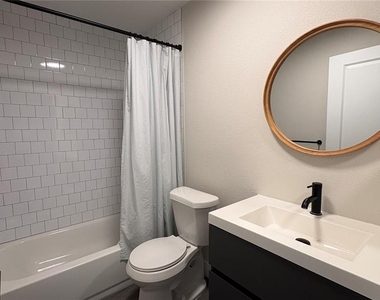 6001 N Lynn Avenue - Photo Thumbnail 27