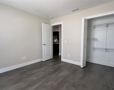 6001 N Lynn Avenue - Photo Thumbnail 21