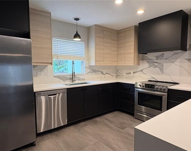 6001 N Lynn Avenue - Photo Thumbnail 10