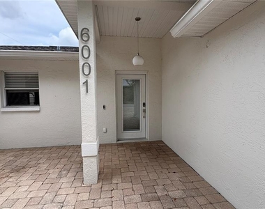 6001 N Lynn Avenue - Photo Thumbnail 7