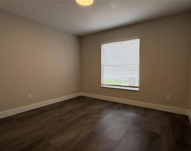 6001 N Lynn Avenue - Photo Thumbnail 20