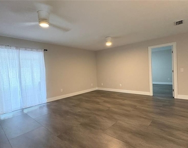 6001 N Lynn Avenue - Photo Thumbnail 13