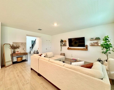 10145 Eaglecreek Loop - Photo Thumbnail 8