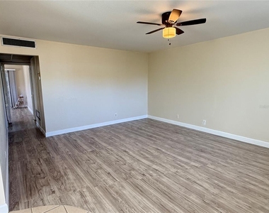 101 Cambridge Trail - Photo Thumbnail 11