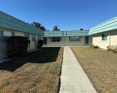 101 Cambridge Trail - Photo Thumbnail 1