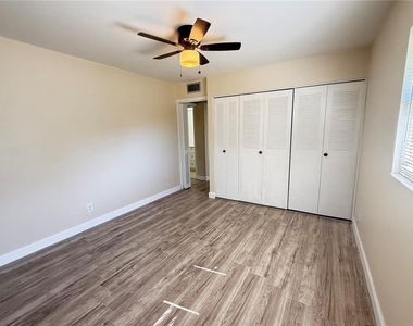 101 Cambridge Trail - Photo Thumbnail 17