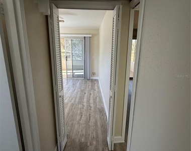 101 Cambridge Trail - Photo Thumbnail 16