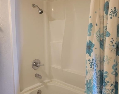 711 Russell Lane - Photo Thumbnail 17