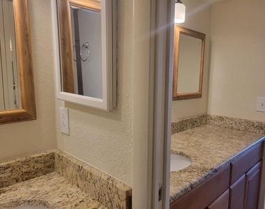 711 Russell Lane - Photo Thumbnail 15