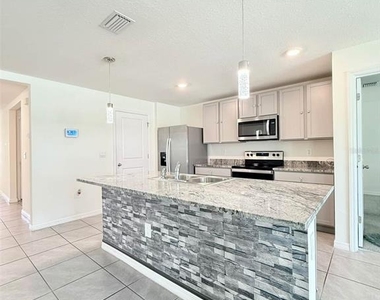 6723 Se 3rd Loop - Photo Thumbnail 2