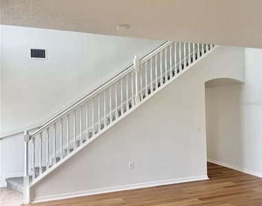 727 James Court - Photo Thumbnail 5