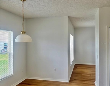 727 James Court - Photo Thumbnail 13