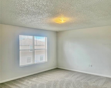727 James Court - Photo Thumbnail 17