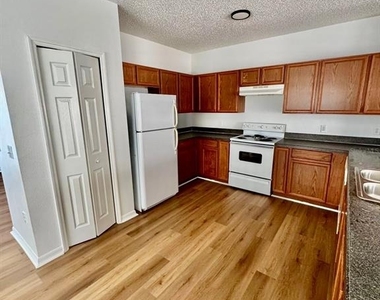 727 James Court - Photo Thumbnail 9