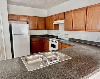 727 James Court - Photo Thumbnail 10