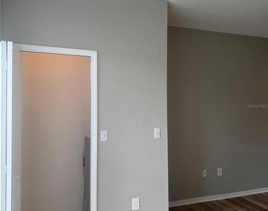 8927 Legacy Court - Photo Thumbnail 7