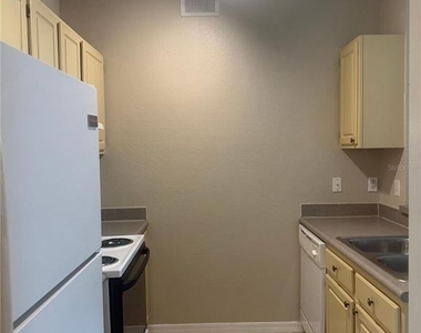 8927 Legacy Court - Photo Thumbnail 9