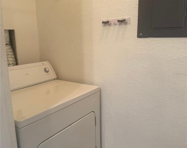 8927 Legacy Court - Photo Thumbnail 12
