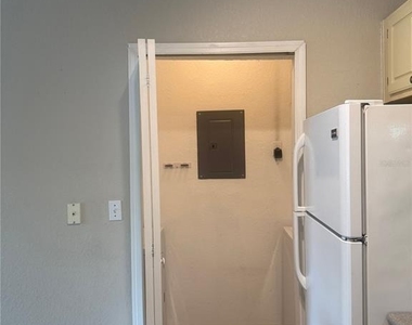 8927 Legacy Court - Photo Thumbnail 11