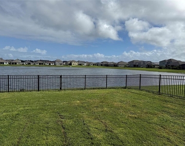 2489 Blowing Breeze Avenue - Photo Thumbnail 12